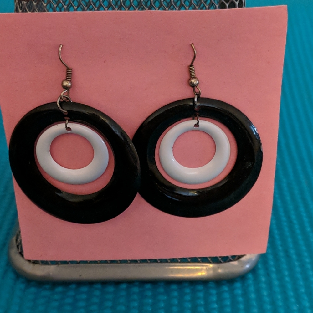 Earrings dangle